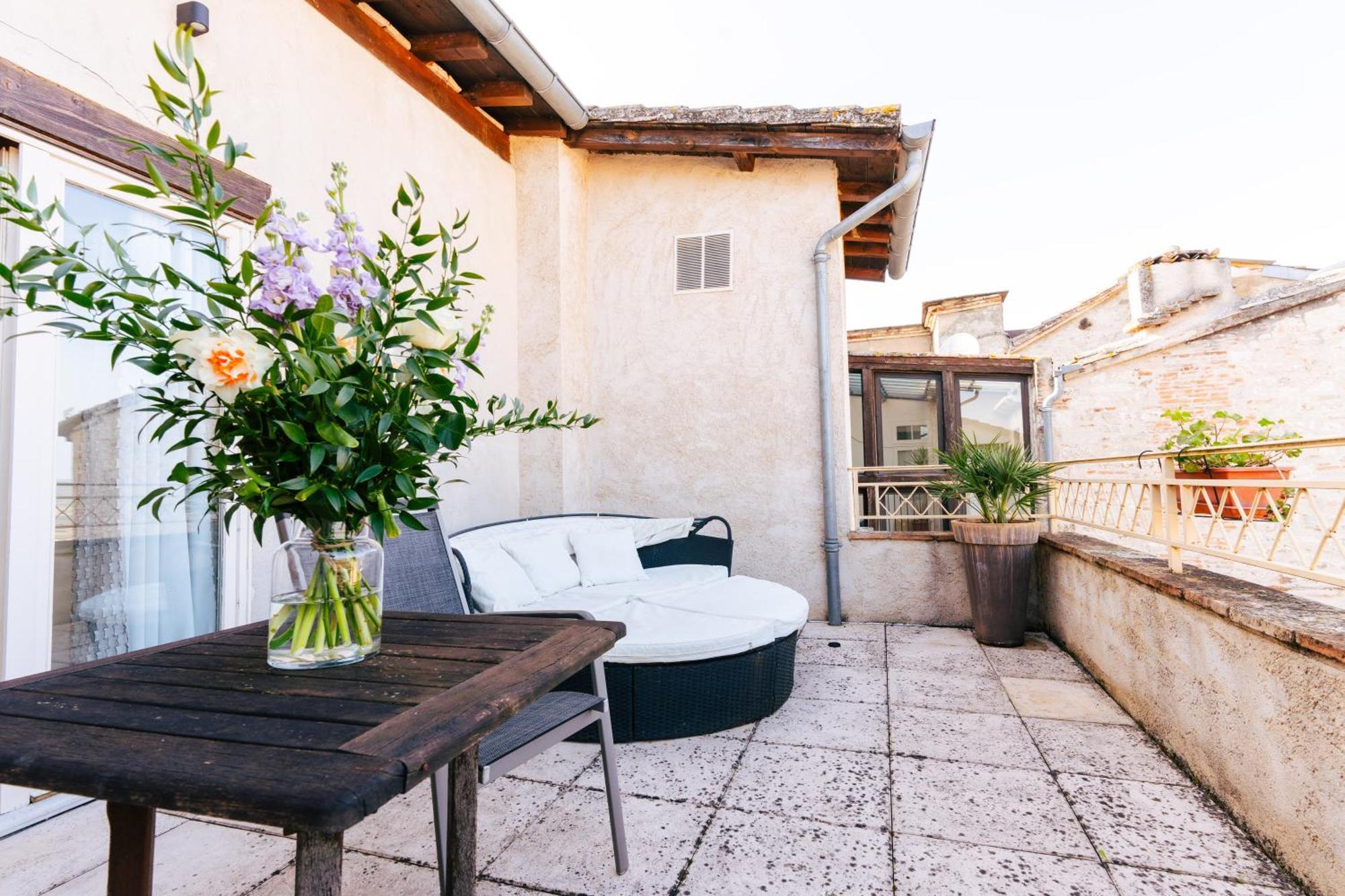 Hotel Des Consuls Castelnau-de-Montmiral Exterior photo