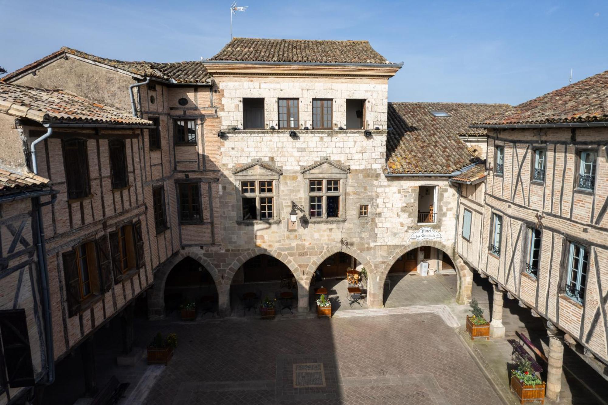 Hotel Des Consuls Castelnau-de-Montmiral Exterior photo